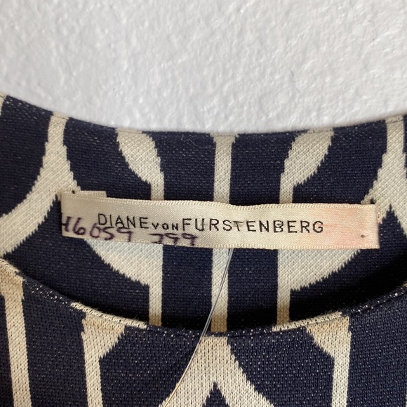 DVF dark navy and white geometric side zip bodycon dress size xs - Picture 4 of 8